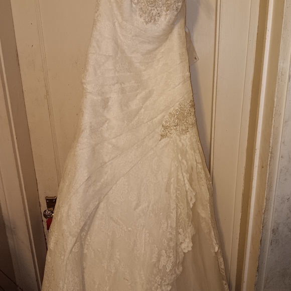 David's Bridal  wedding gown new never worn tags still attached - Picture 3 of 6